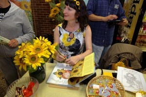 #lillassunflowers Colleen Rowan Kosinski "Lilla's Sunflowers"